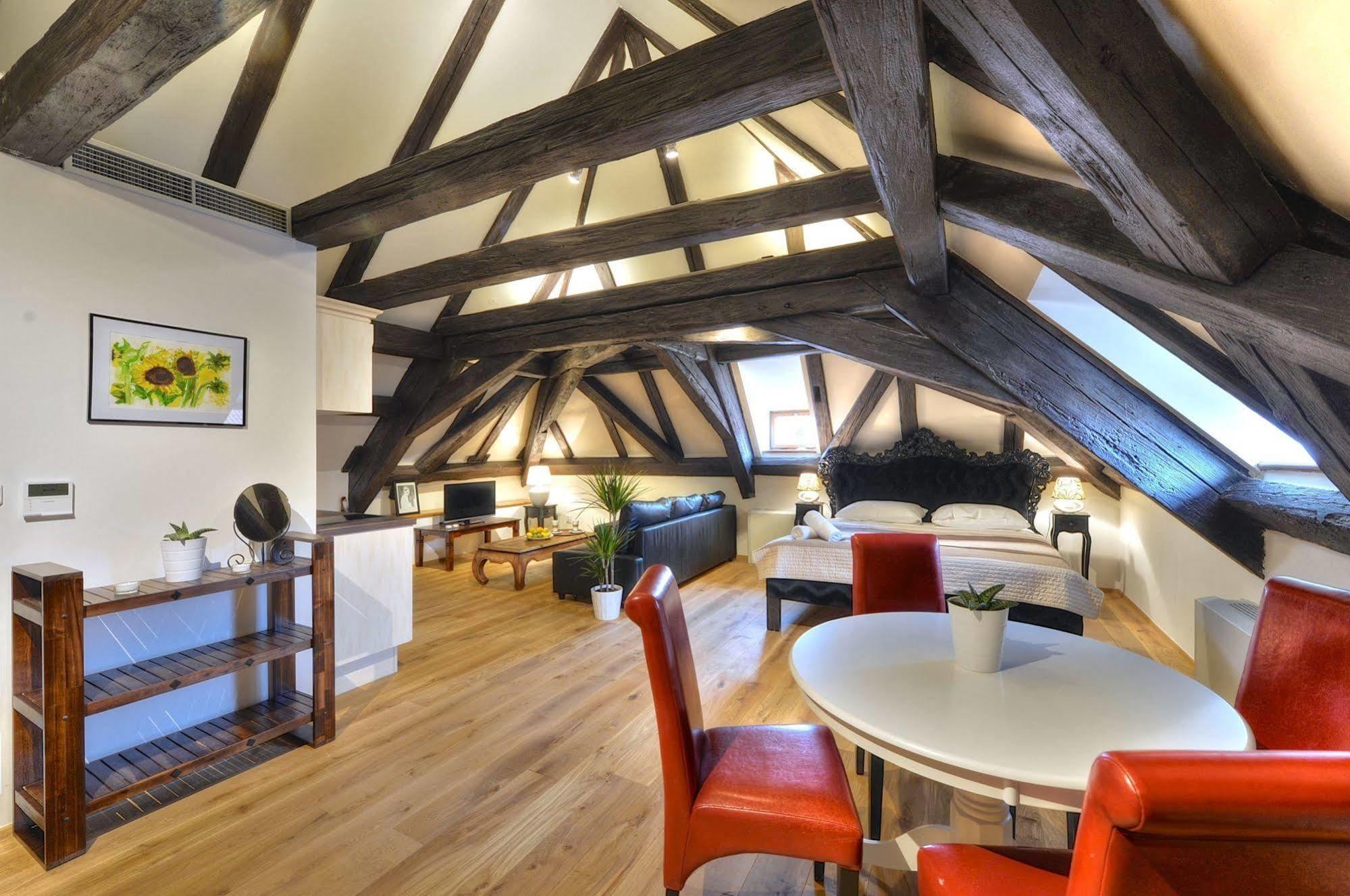 Old Town Boutique Apartments Прага Екстер'єр фото