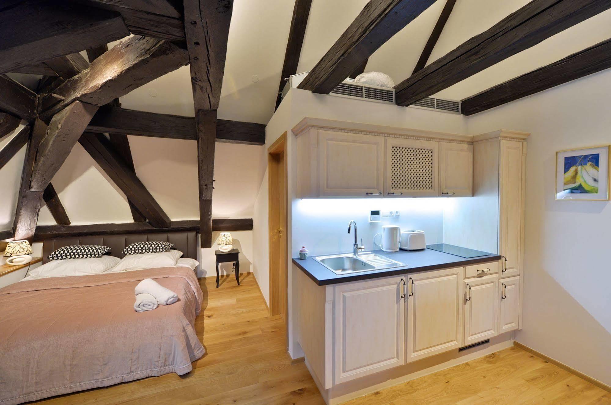 Old Town Boutique Apartments Прага Екстер'єр фото
